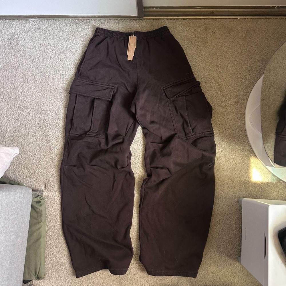 SKIMS Boyfriend Fleece Cargo Pant in Espresso - Picture 2 of 2